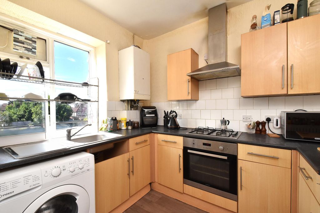 Property photo 2 of 10 Kitchen