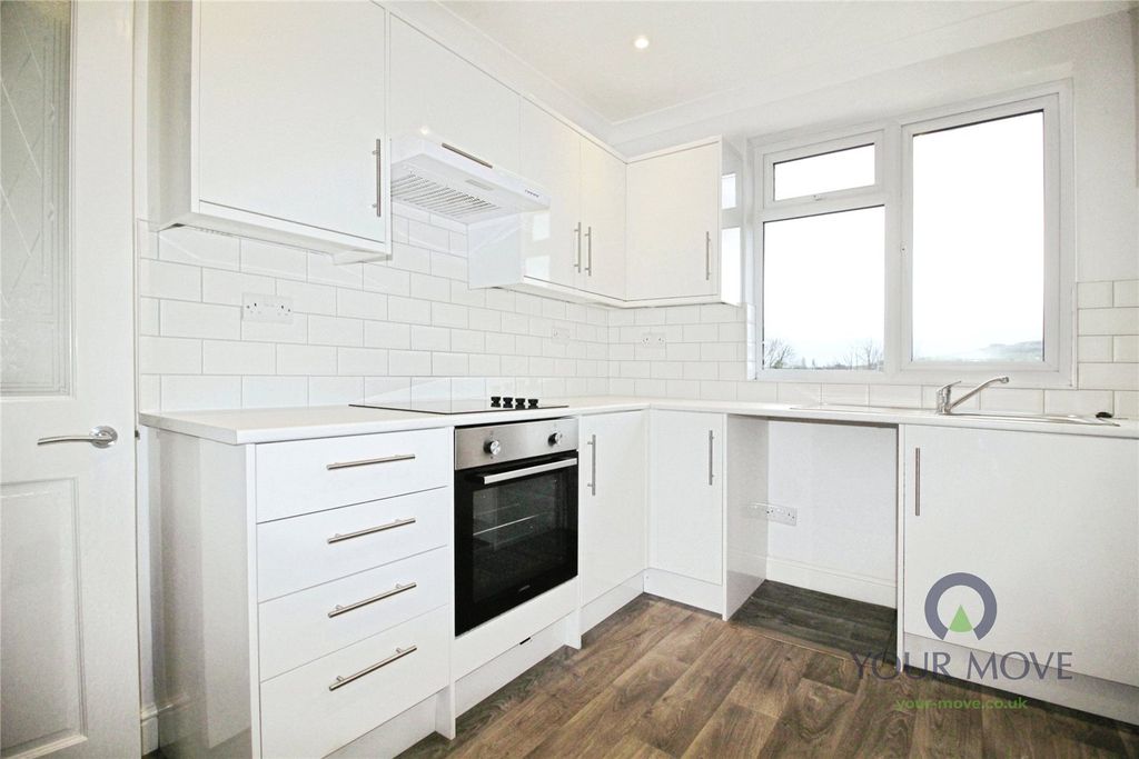 Property photo 3 of 12 Kitchen