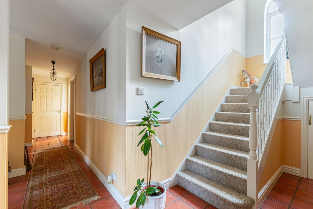 Property photo 2 of 21 Image