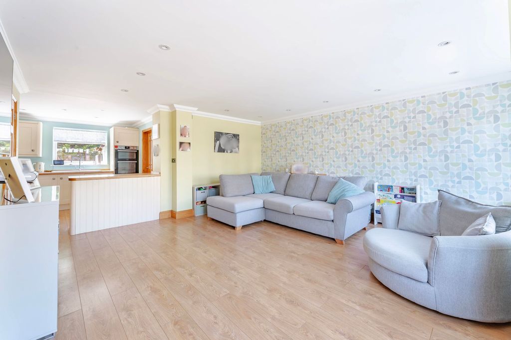 Property photo 3 of 24