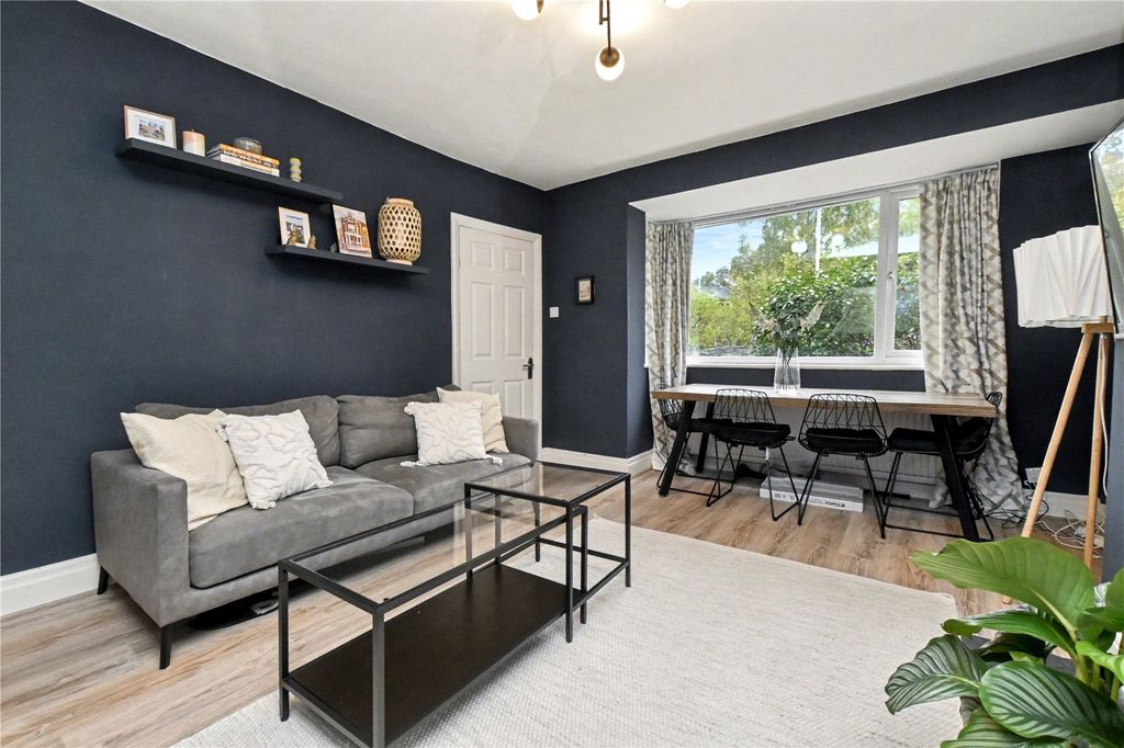 Property photo 2 of 15 Lounge