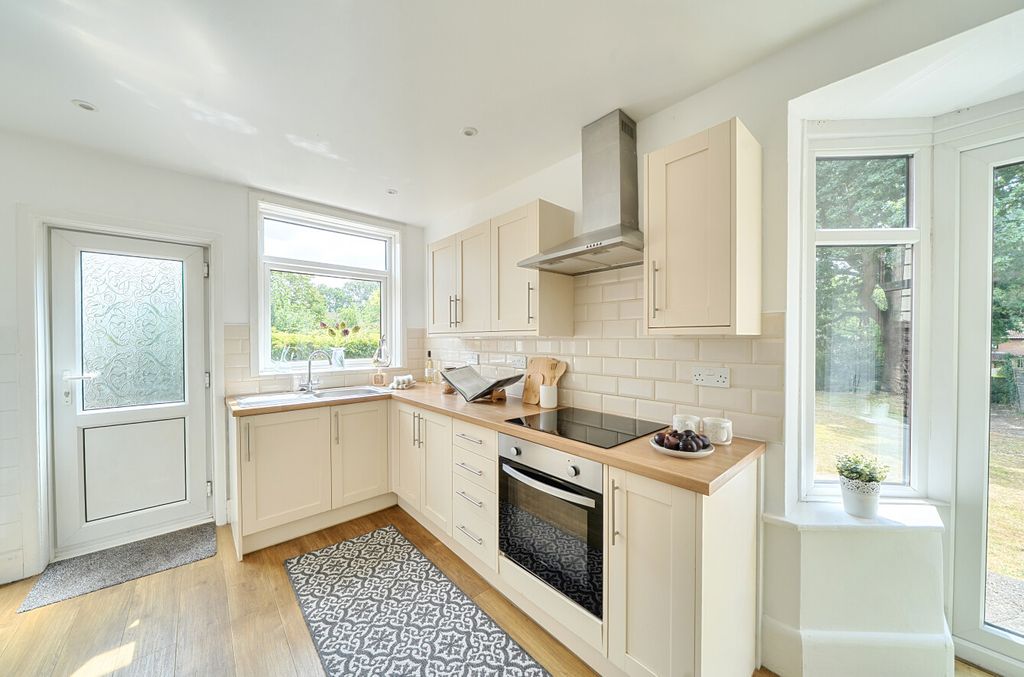 Property photo 3 of 14 1492926-14-6A6235...