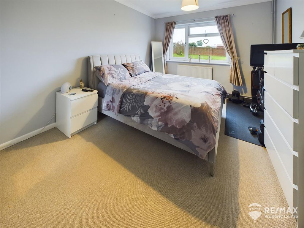 Property photo 3 of 17 Bedroom 1.Jpg