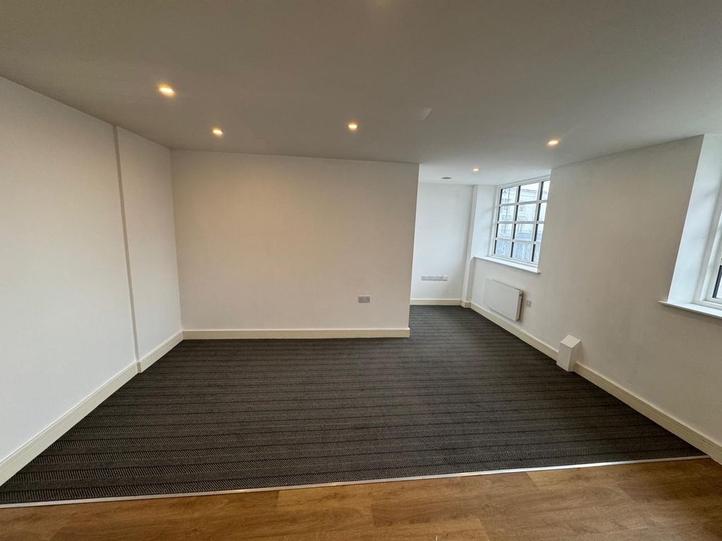 Property photo 2 of 7 Photo 1