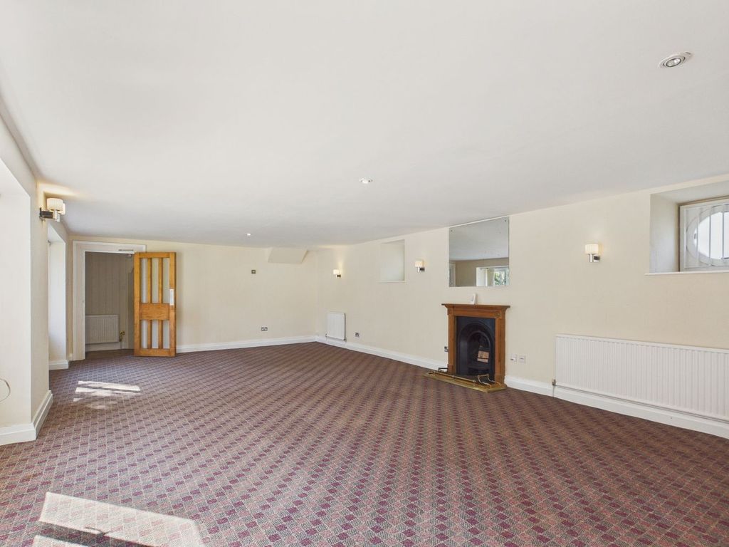 Property photo 2 of 31