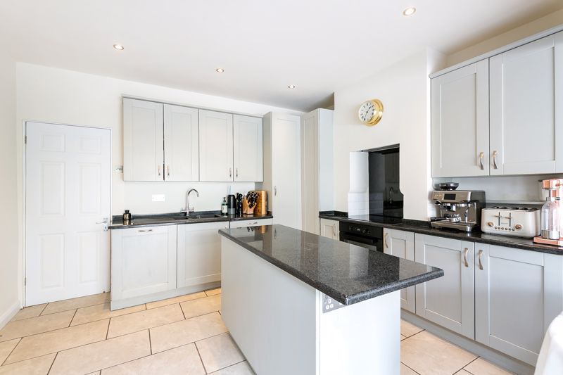 Property photo 3 of 13 Kitchen/ Dining Room