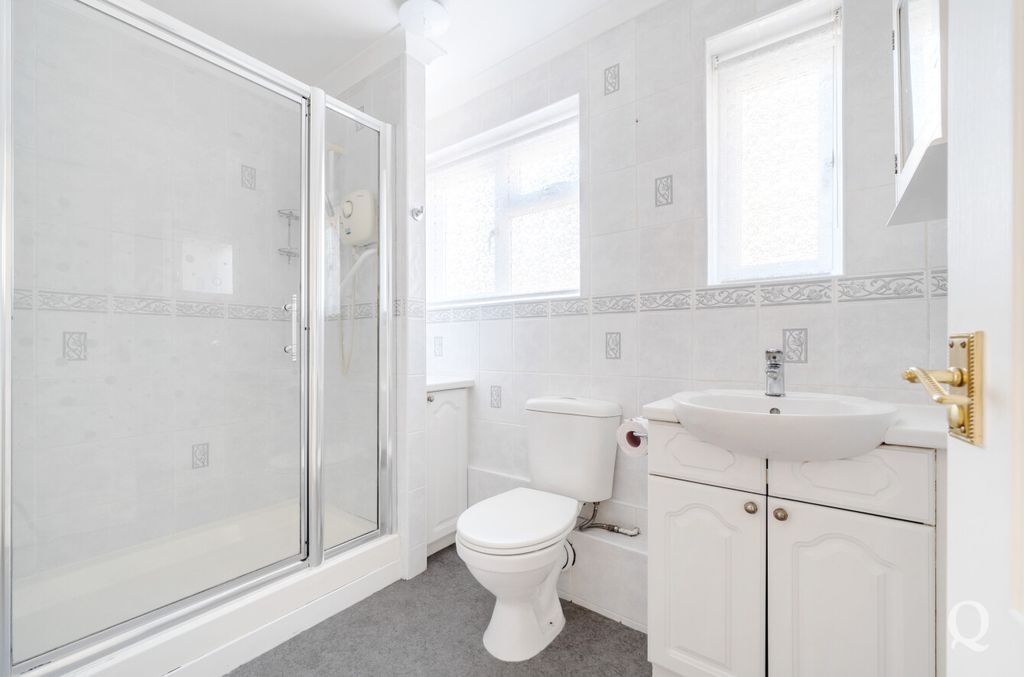 Property photo 3 of 21 72280804-Babf-4Fd...