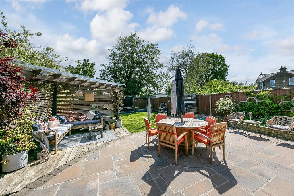 Property photo 3 of 34 Picture No. 23