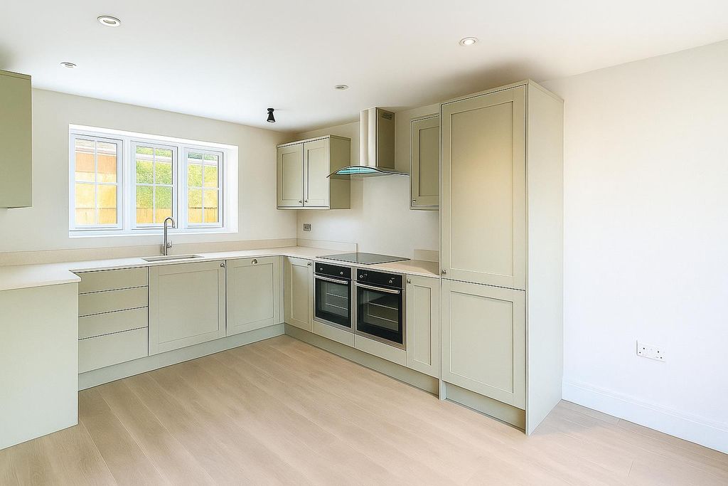 Property photo 2 of 18 Kitchen