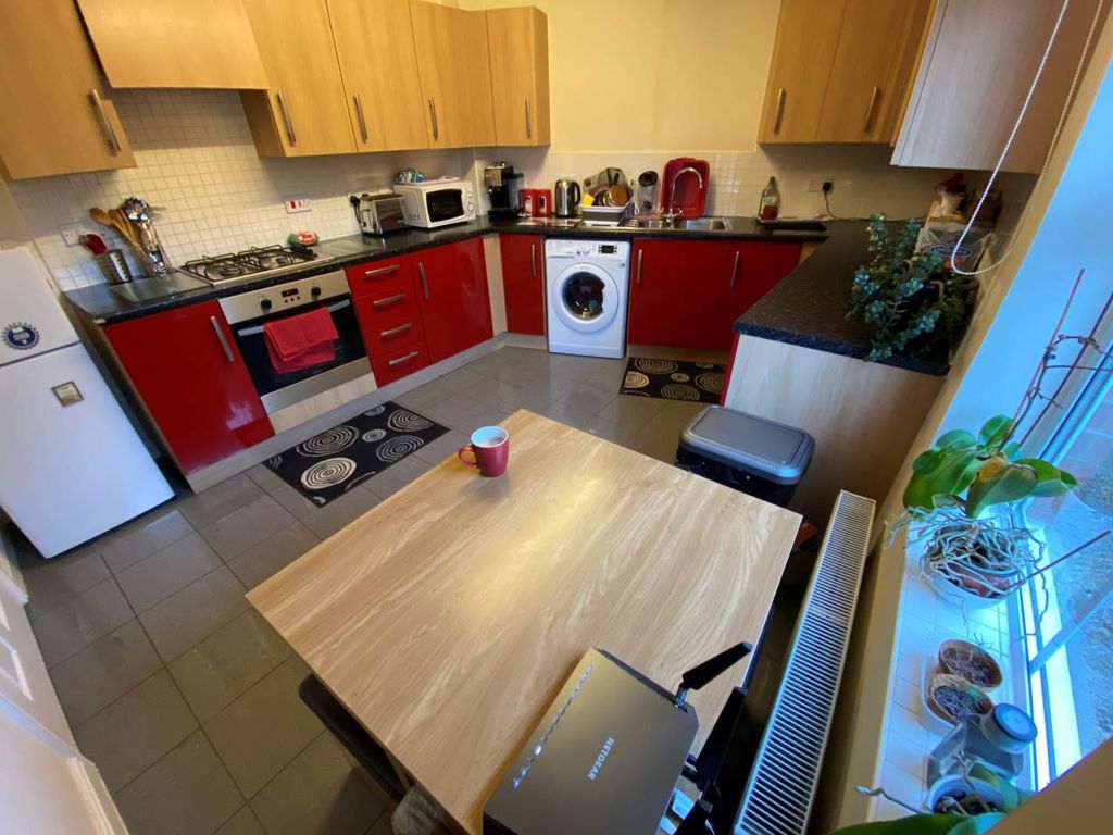 Property photo 2 of 13 Kitchen