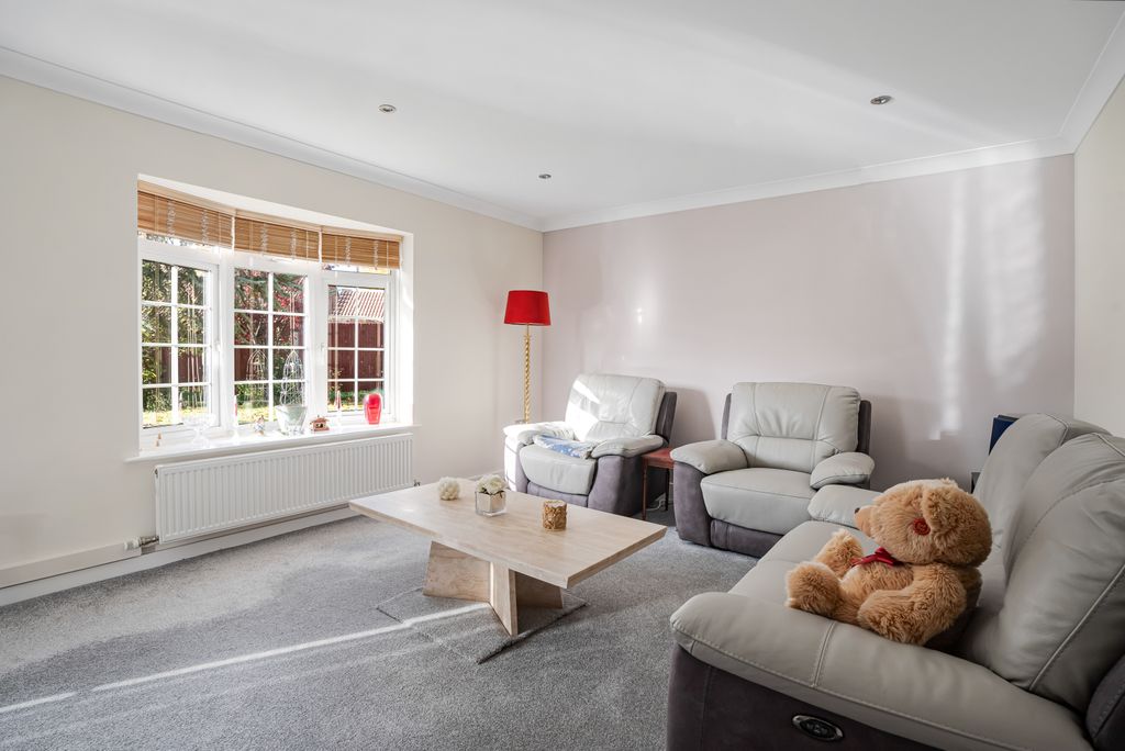 Property photo 3 of 16 Living Room