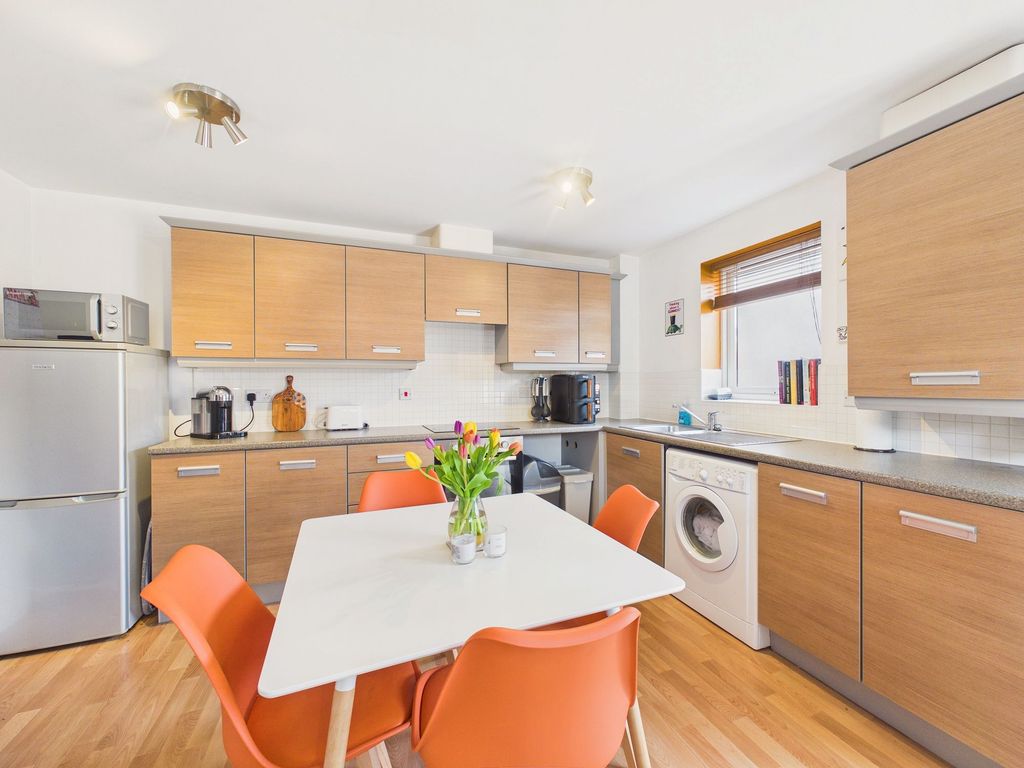 Property photo 2 of 10 Dining Kitchen