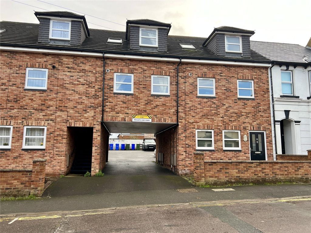 Property photo 1 of 9 Exterior