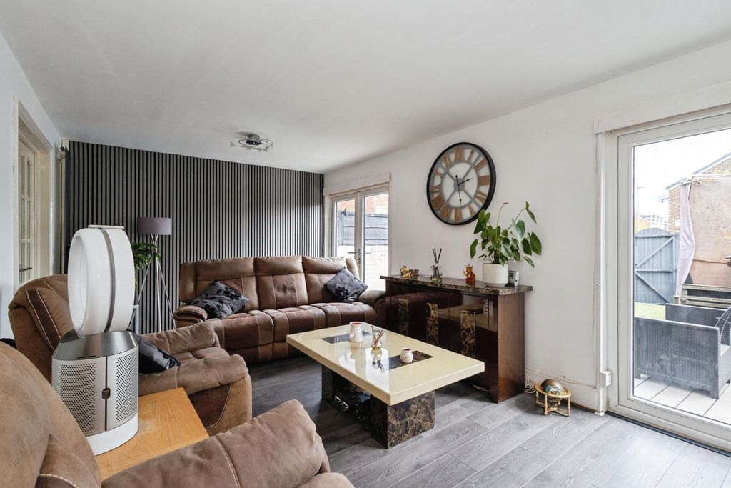 Property photo 3 of 16 Pbox-Img.Jpg