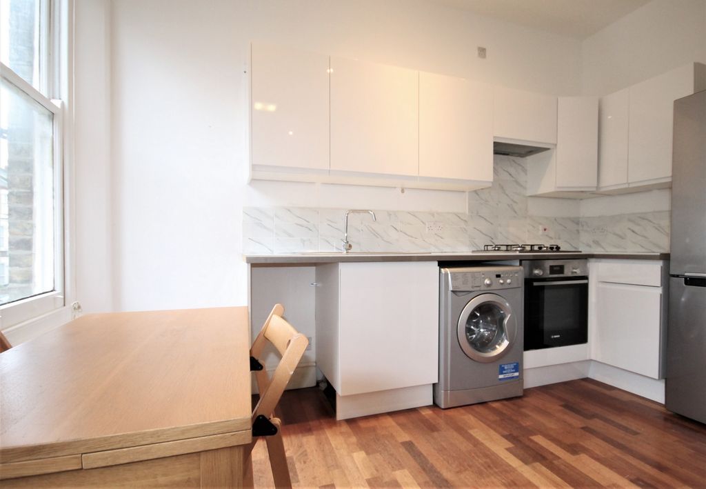 Property photo 1 of 6 Kitchen