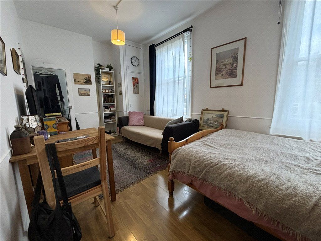 Property photo 3 of 6 Studio