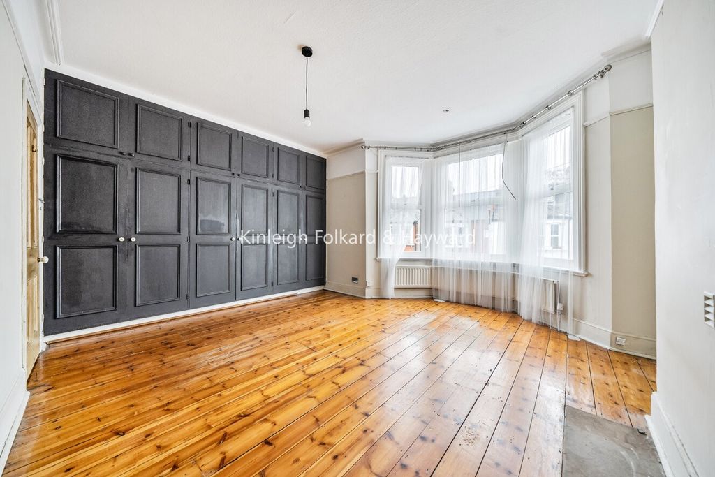 Property photo 3 of 22 Bedroom