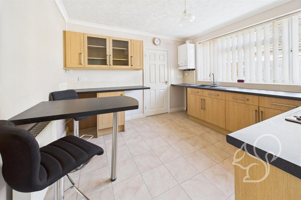 Property photo 3 of 17 Kitchen/Breakfast Room