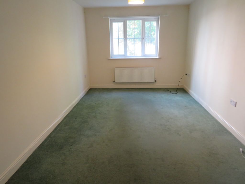 Property photo 3 of 5 Living Room