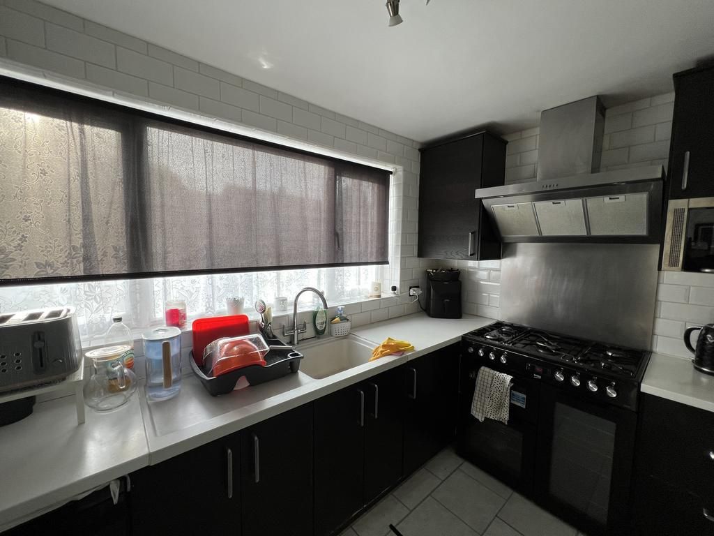 Property photo 2 of 28