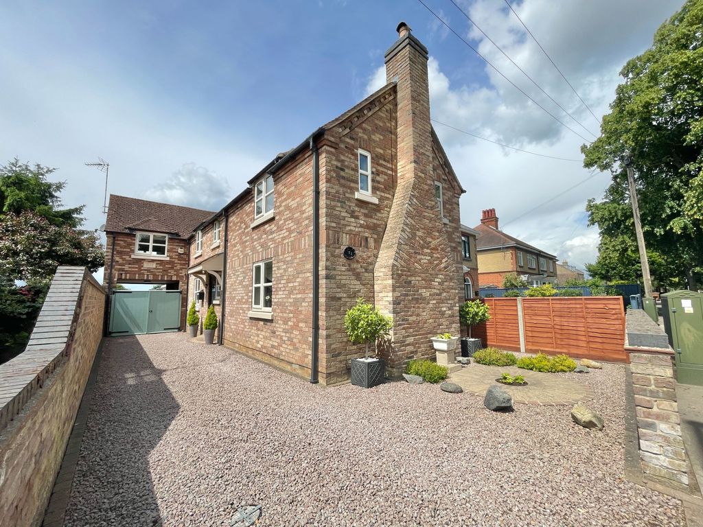 Property photo 1 of 37