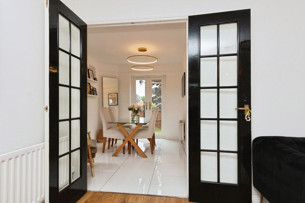 Property photo 3 of 19 Pbox-Img.Jpg