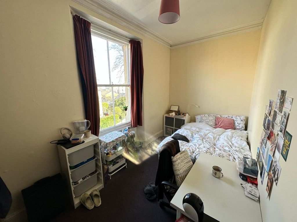 Property photo 1 of 17 A Cozy Double Bedroom Featuring A Comfortable Bed,...