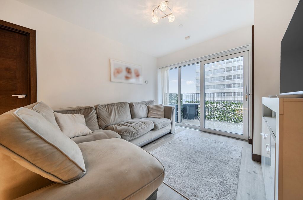 Property photo 1 of 17 1416808-6-6997063...