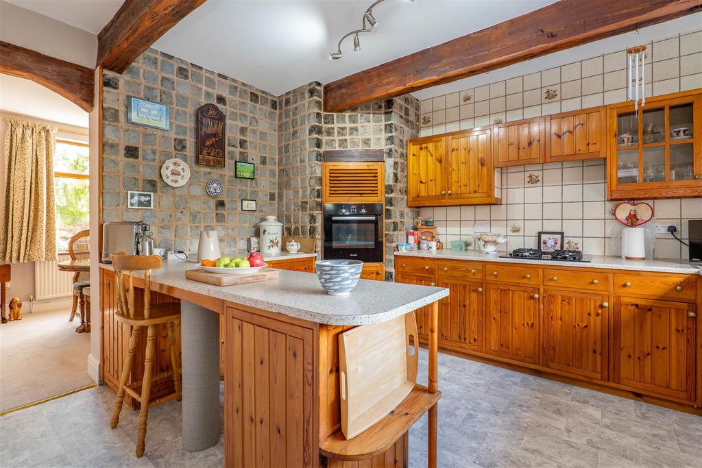Property photo 3 of 45 Kitchen/Breakfast Room