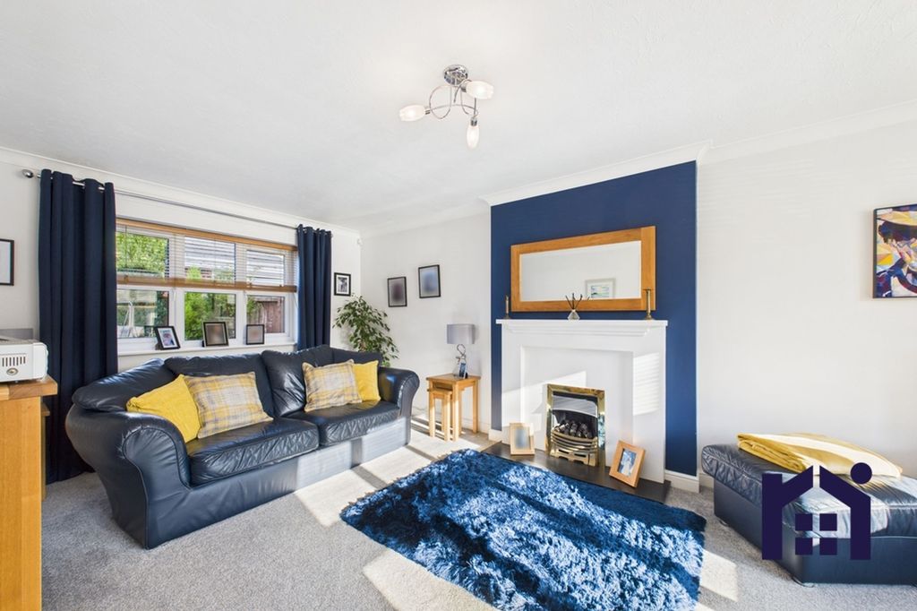 Property photo 2 of 27 Living Room