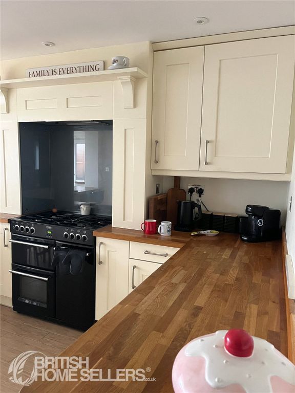 Property photo 2 of 21 Picture No. 20