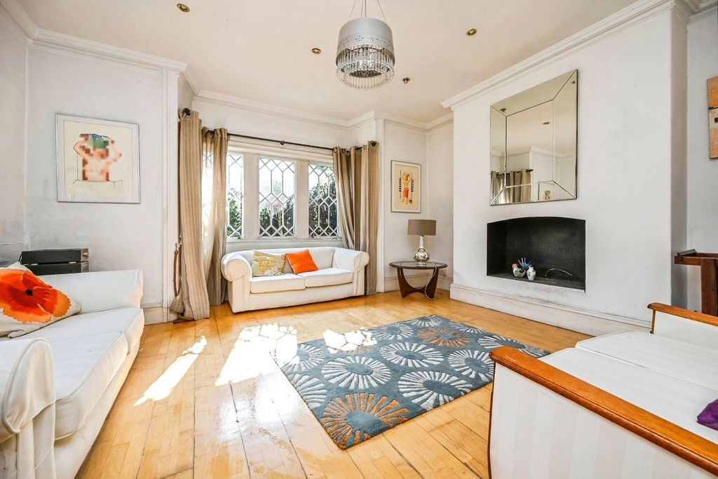 Property photo 2 of 17 Photo