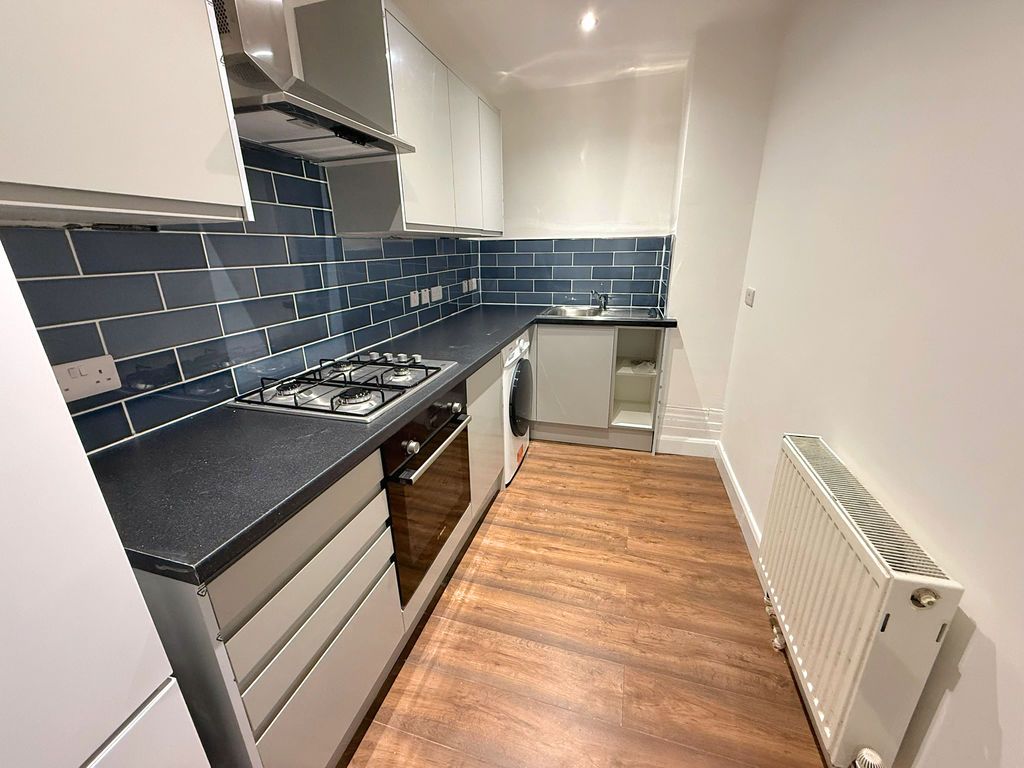 Property photo 2 of 6 Kitchen