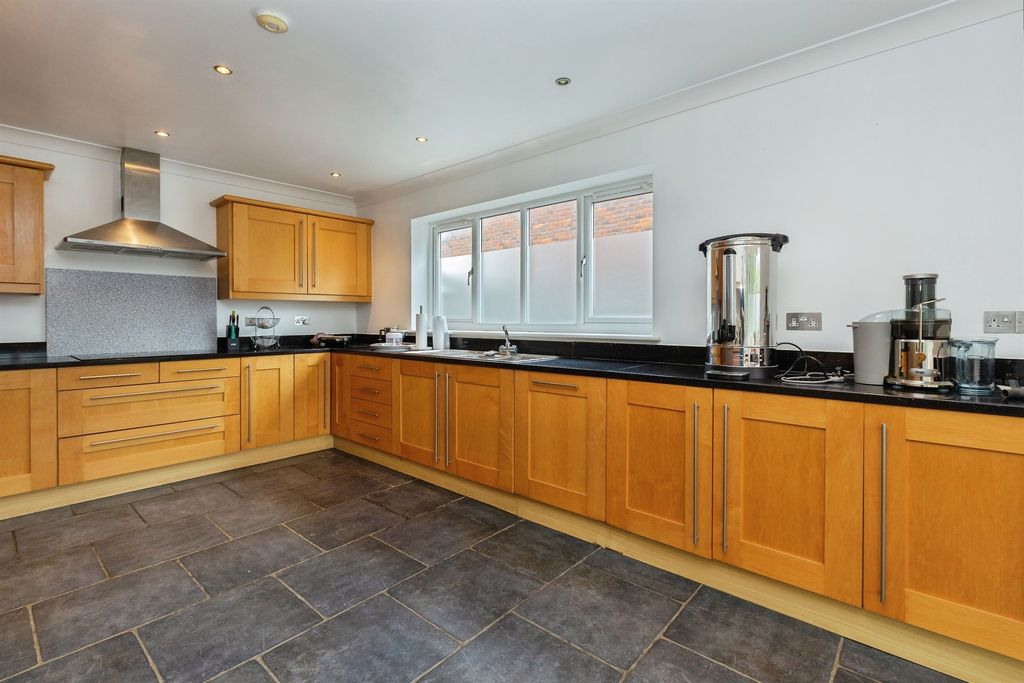 Property photo 2 of 32