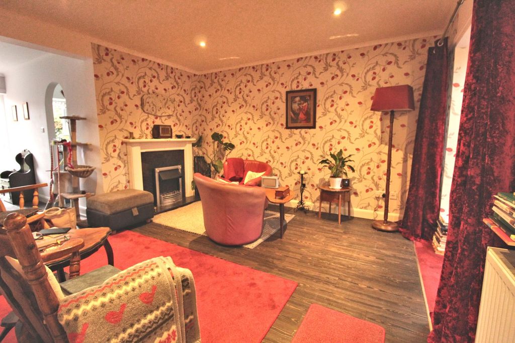 Property photo 2 of 11