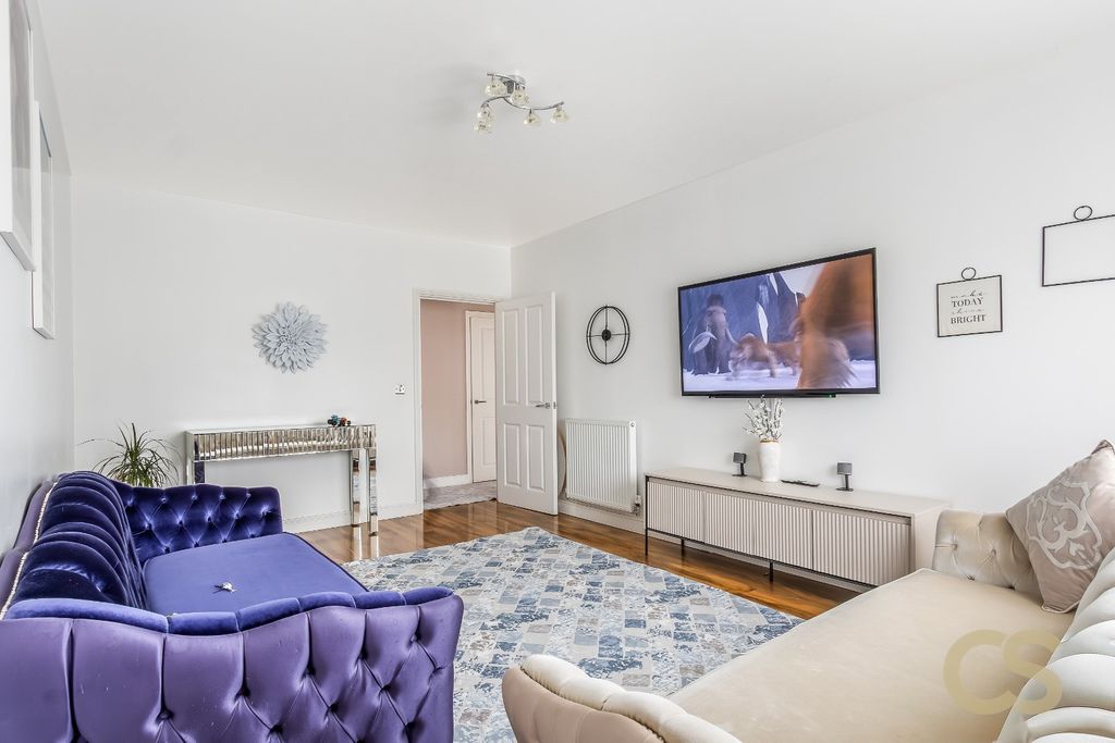 Property photo 3 of 12 4511588