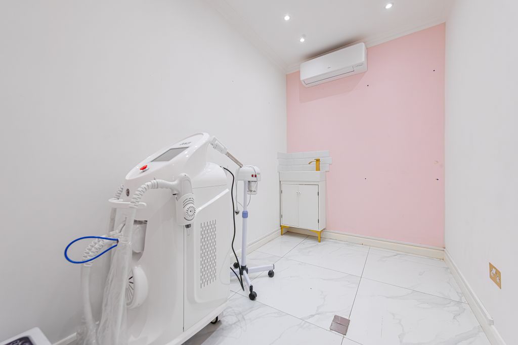 Property photo 3 of 20 Theobalds Road 62-020