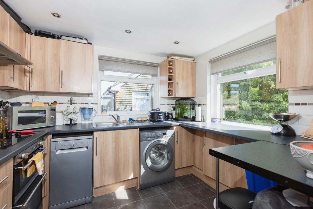 Property photo 2 of 11 Montague Court_4.Jpg