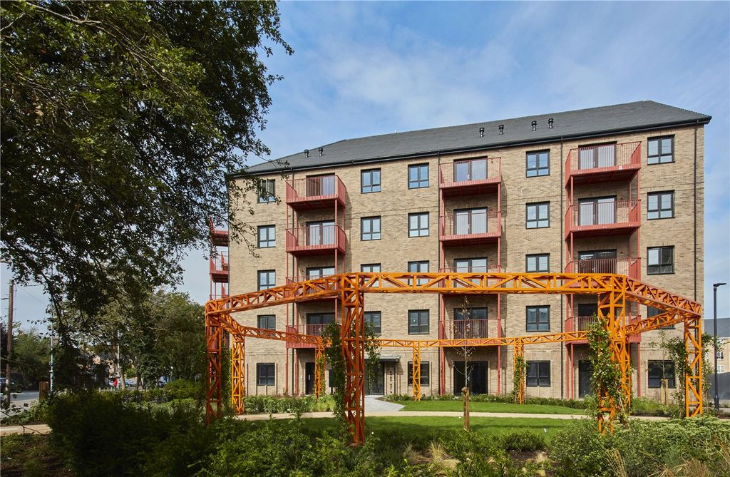 Property photo 2 of 13 Tayfen Court