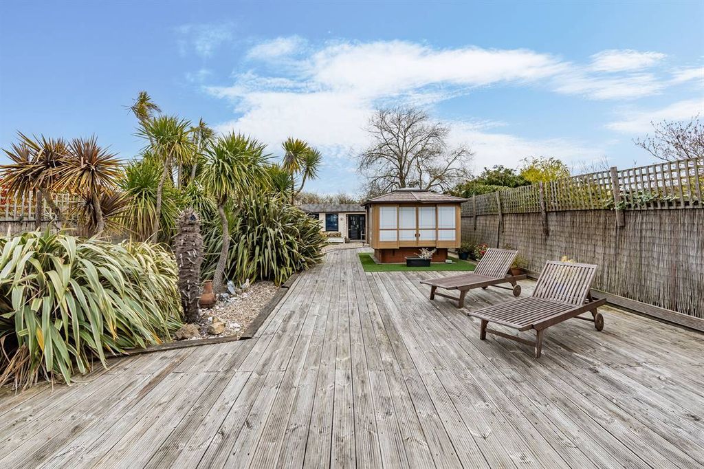 Property photo 3 of 31