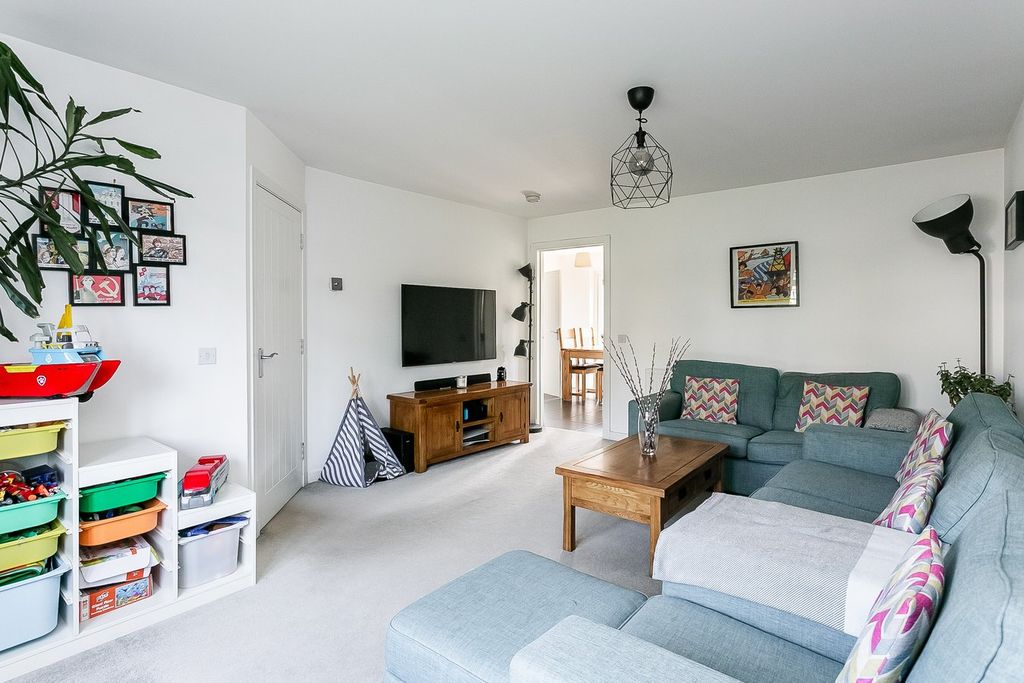 Property photo 3 of 35