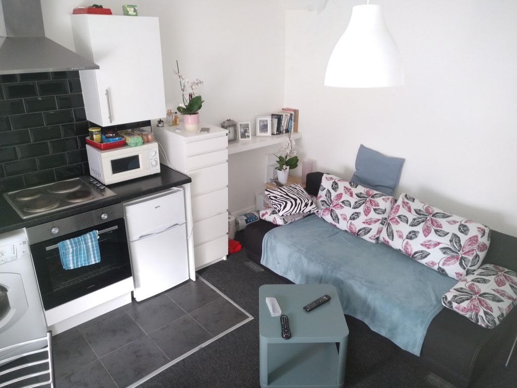 Property photo 1 of 10 Cover