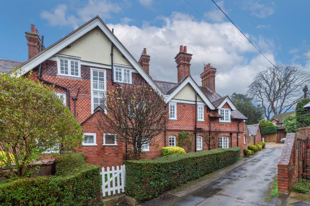 Property photo 3 of 30 Chiltern Manor Flats, Backsideans, Wargrave, Berkshire Rg10 8Jr