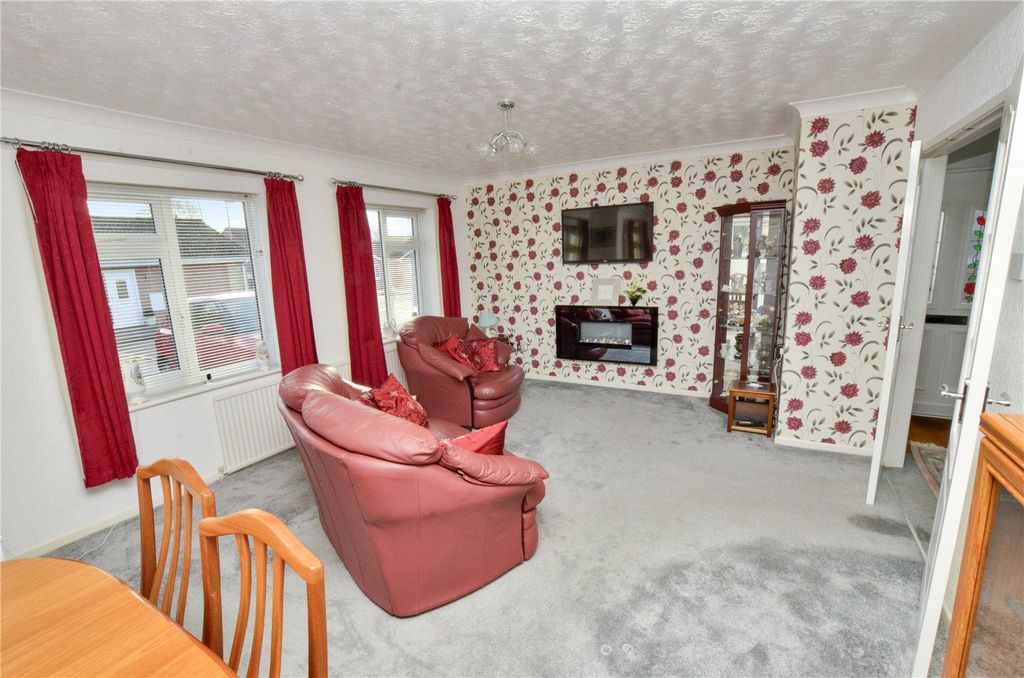 Property photo 2 of 15 Lounge/Dining Room