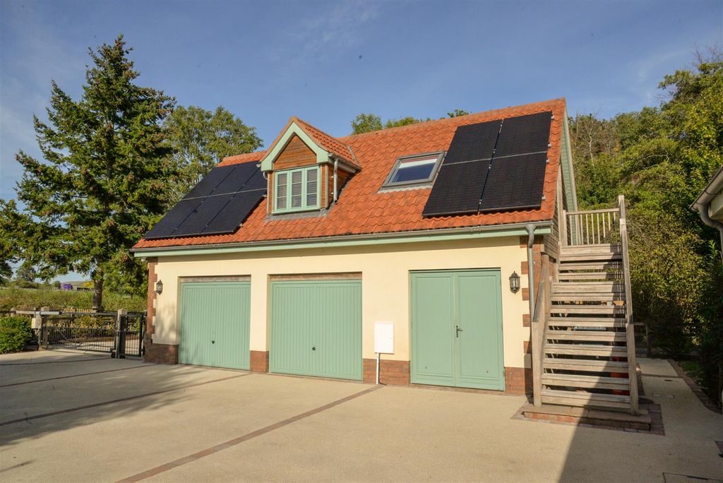 Property photo 1 of 9 External 1.Jpg