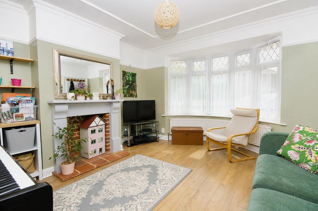 Property photo 2 of 18 F0c08992-A167-4E66-904E-340Adcb36358.Png