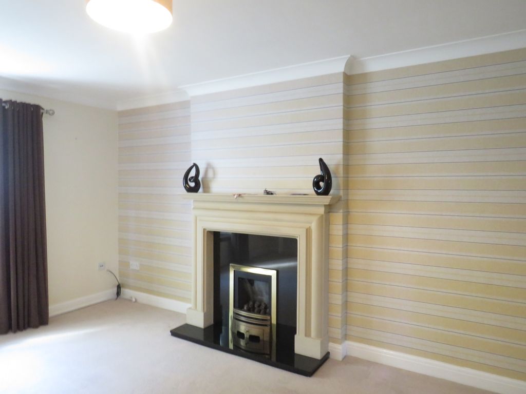 Property photo 2 of 8 Living Room