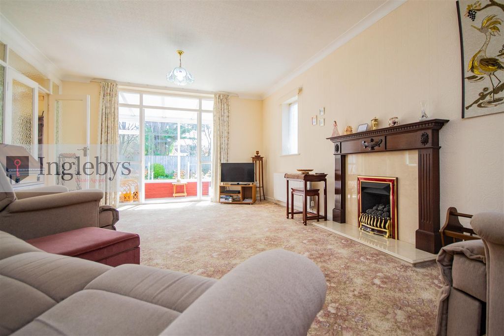 Property photo 2 of 44