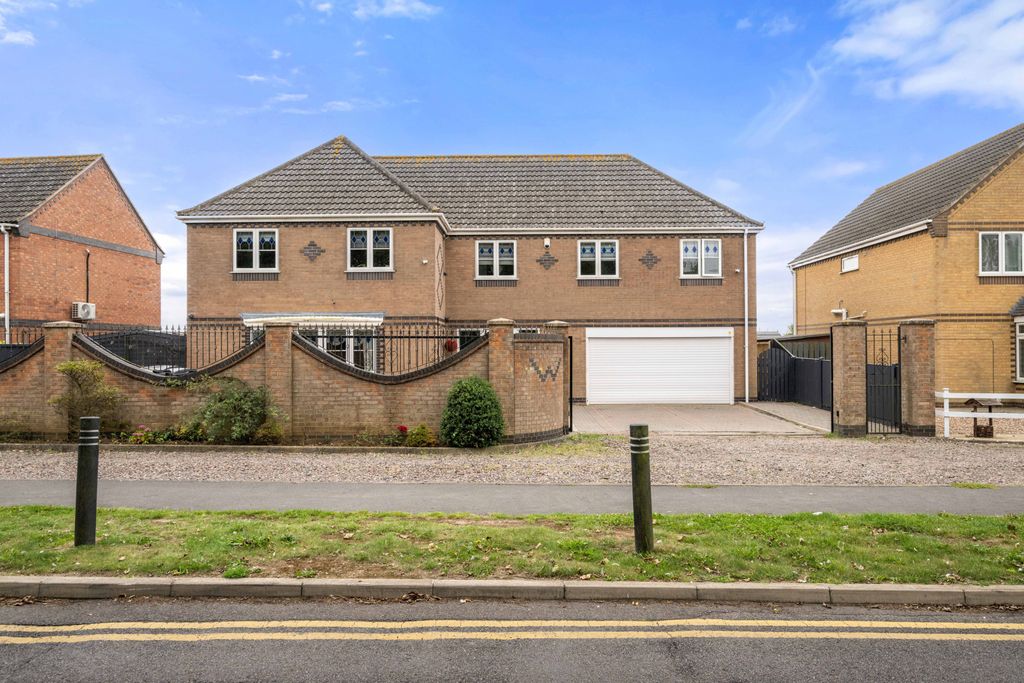 Property photo 1 of 45