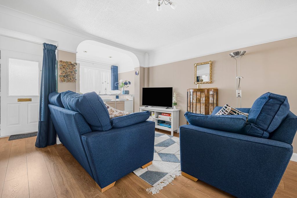 Property photo 2 of 11